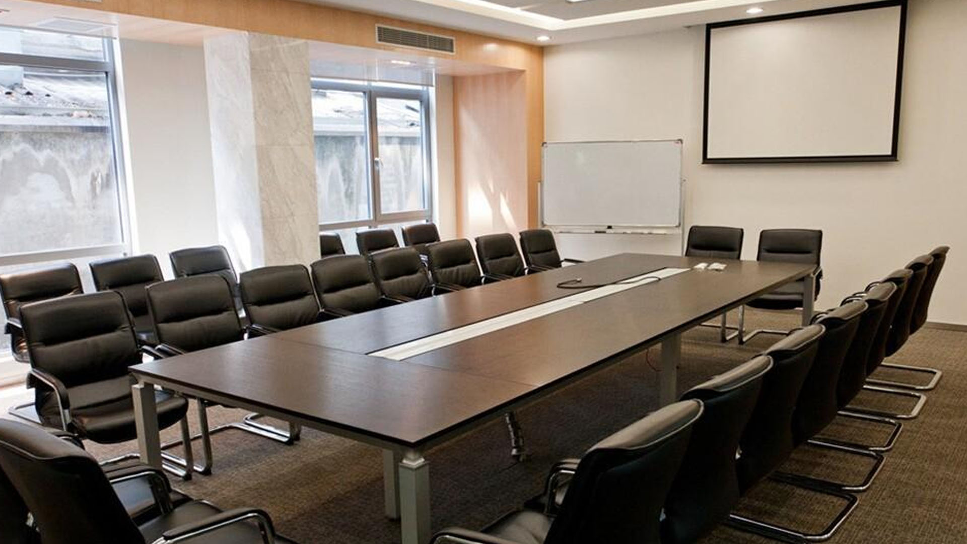 涉密場所為何不允許攜帶手機進入？